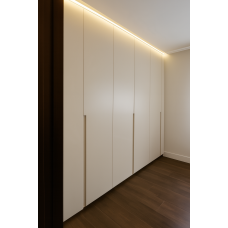 Шкаф белый в прихожую  с распашными дверями ,подсветкой, модель 3