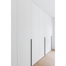 Шкаф белый в прихожую с распашными дверями и черными ручками ,модель 4